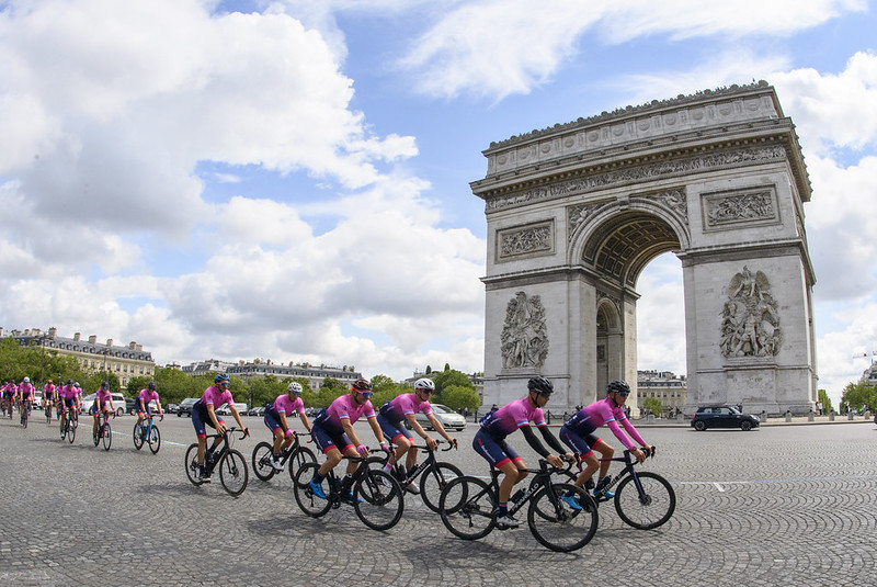 The Tour 21 team riding past L'Arc de Triomphe